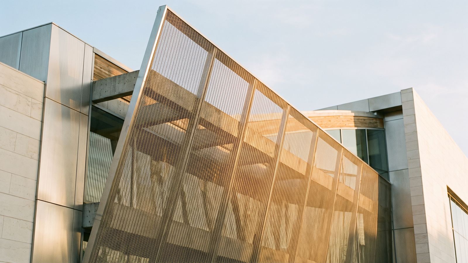 Woven stainless steel mesh facade in low sun